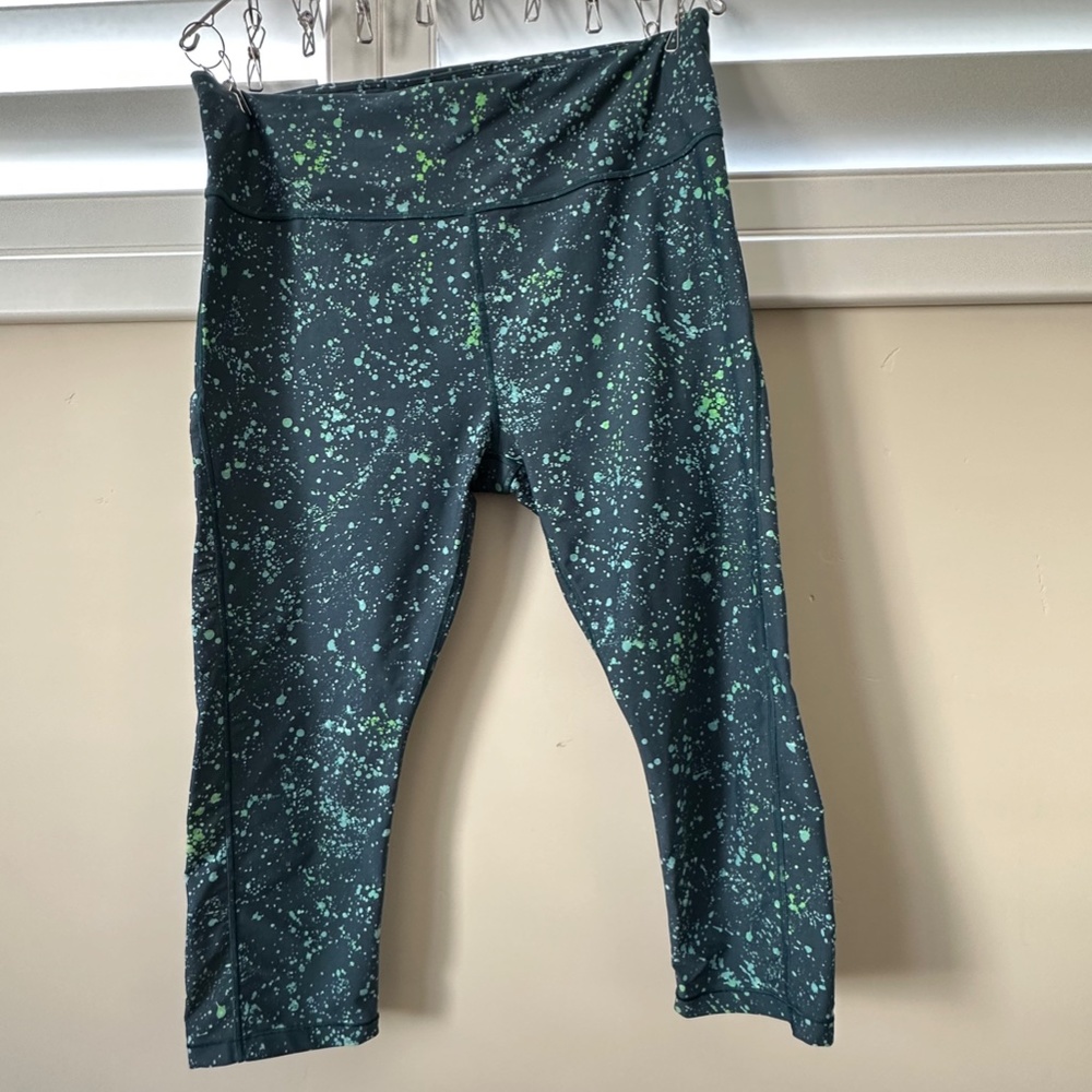 Athleta Ultimate Capri Length Tights in XL